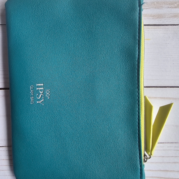 Ipsy glam bag, bag only, make-up cosmetic bag, accessory bag - Picture 2 of 4